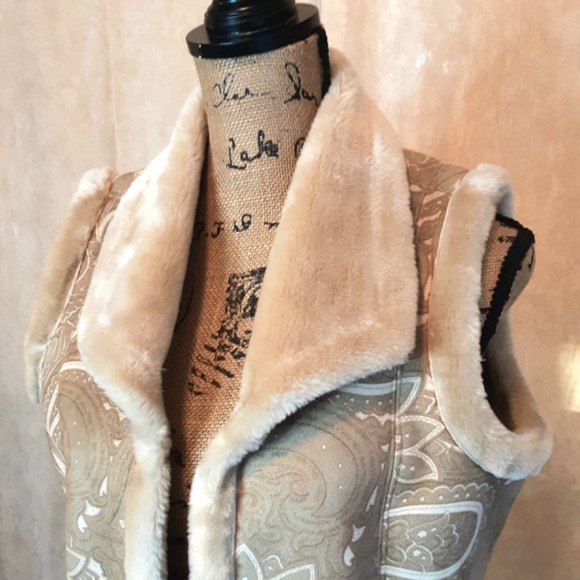 COLDWATER CREEK Faux Suede & Fur Embossed Vest S - Picture 2 of 15